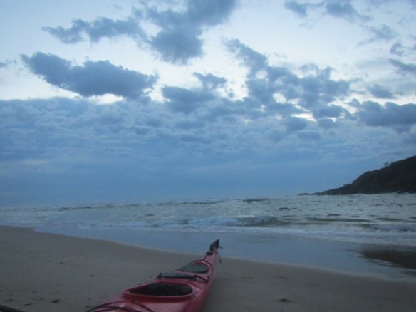 I paddle out to the mouth of Boambee Creek and very quickly realise that there heavy band of cloud on the horizon.  