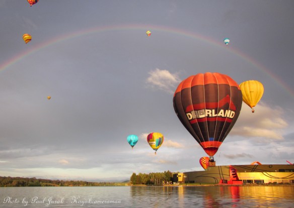 What skill these pilots have, there fly with such pin point accuracy.